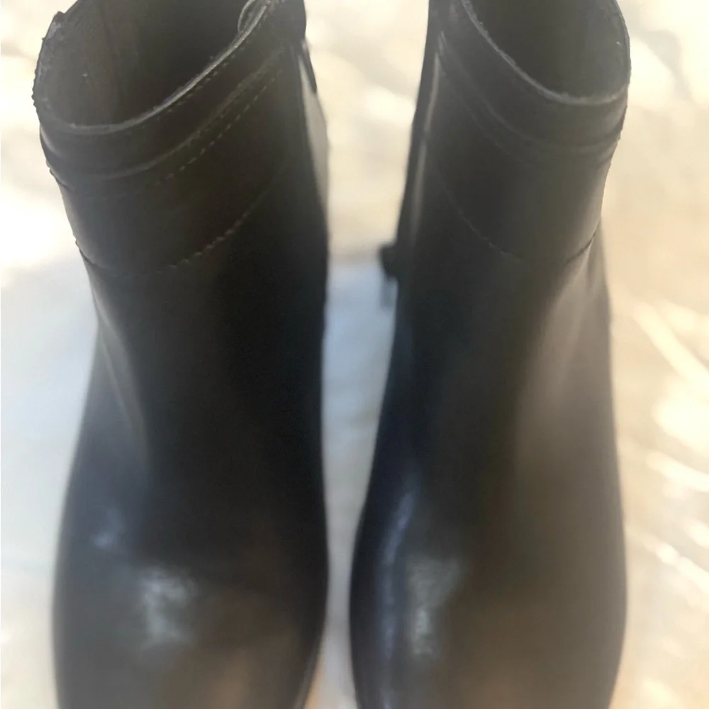 Clarks Elegant Black Ankle Boots size 6 minimalist career timeless polished chic